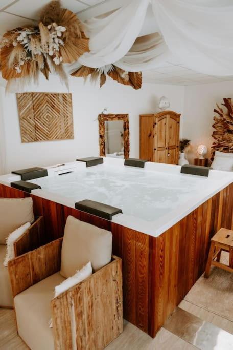 Suite De Charme Avec Jacuzzi Et Cabine Infrarouge Tubize Zewnętrze zdjęcie
